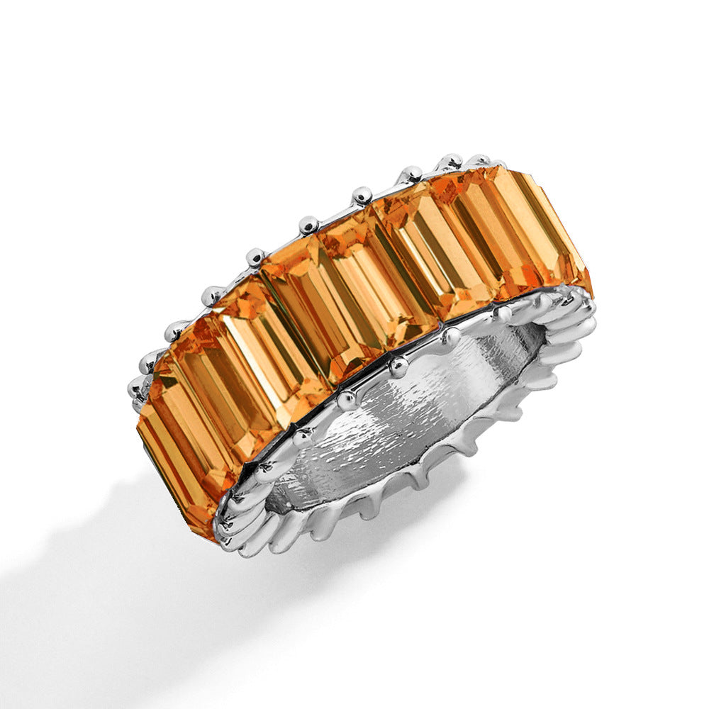 Naya – Zeitgemäßer geometrischer Ring aus farbigem Metall