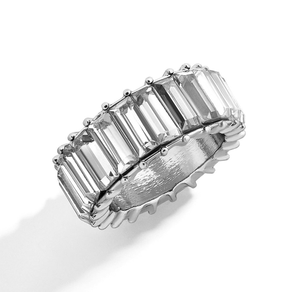 Naya – Zeitgemäßer geometrischer Ring aus farbigem Metall