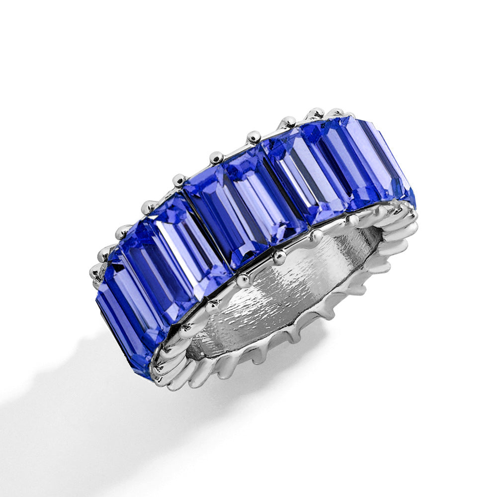 Naya – Zeitgemäßer geometrischer Ring aus farbigem Metall