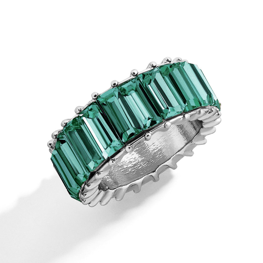 Naya – Zeitgemäßer geometrischer Ring aus farbigem Metall