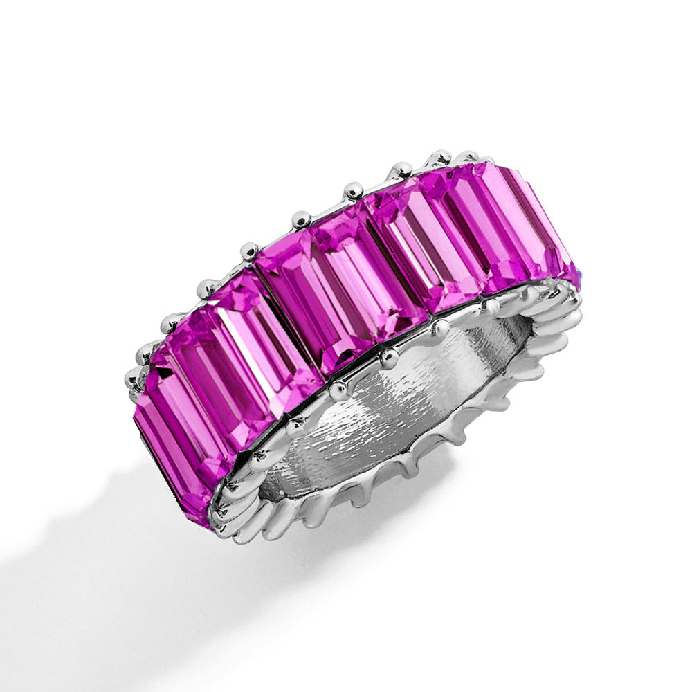 Naya – Zeitgemäßer geometrischer Ring aus farbigem Metall