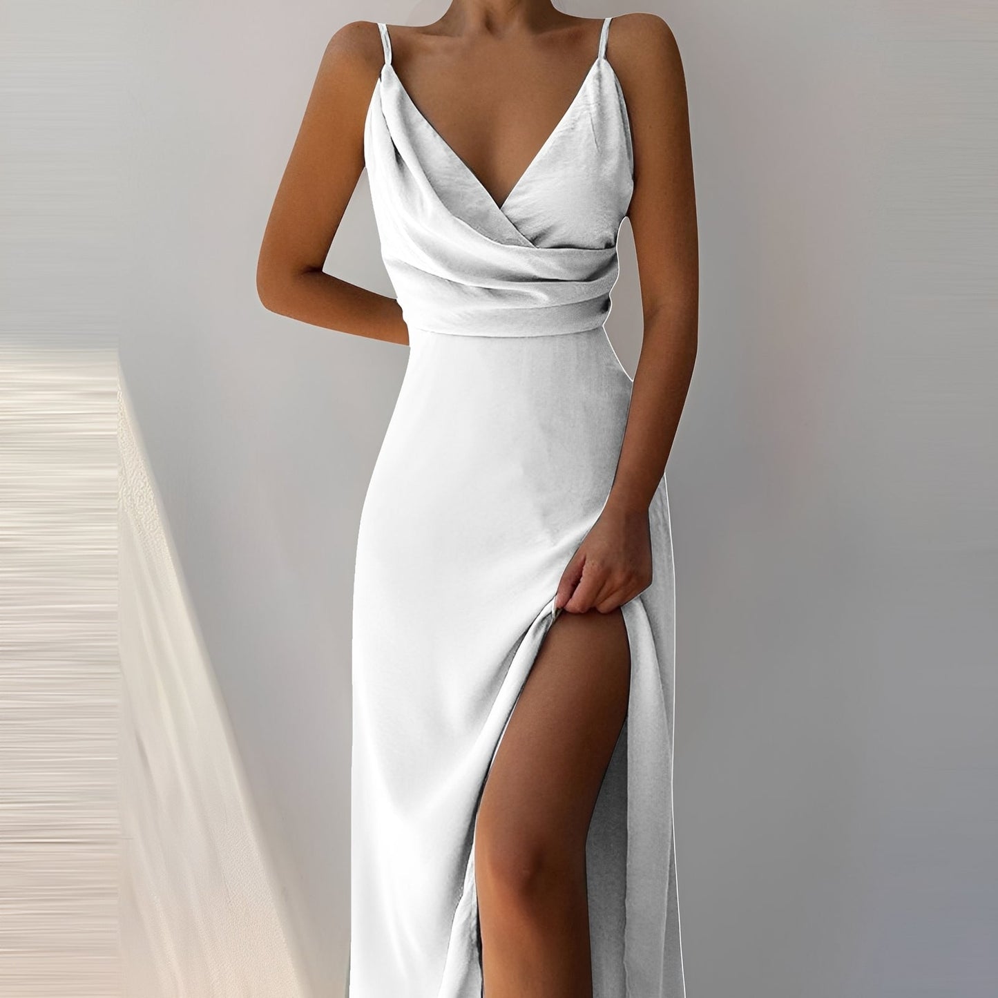 Angela - Elegantes Kleid mit Trägern und Schlitz für Frauen