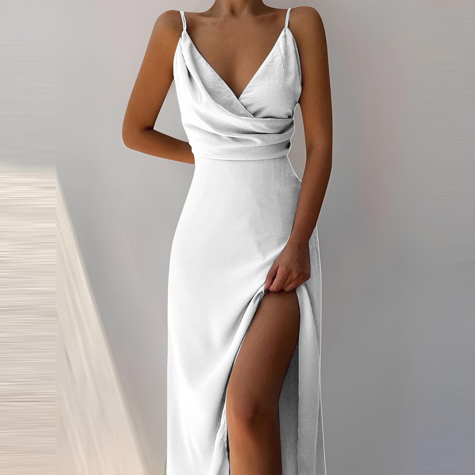Angela - Elegantes Kleid mit Trägern und Schlitz für Frauen