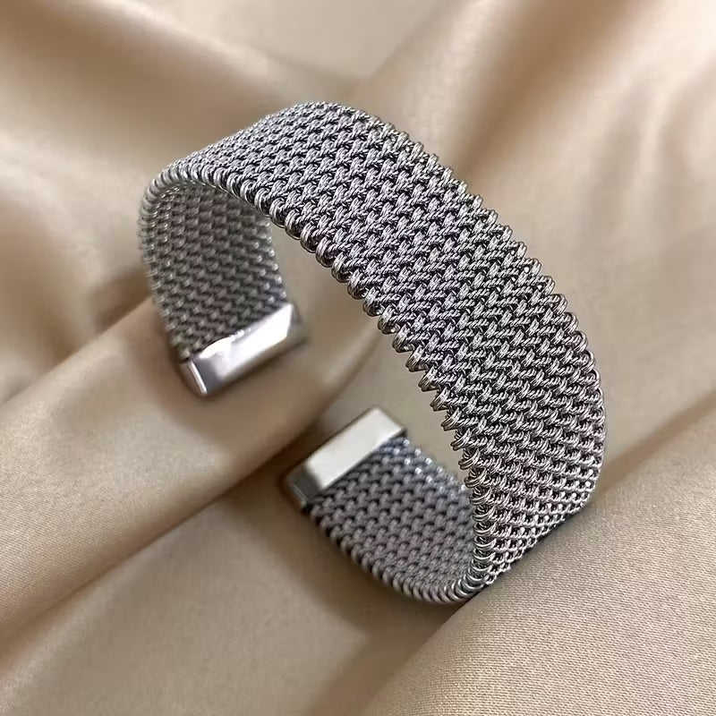 Raya – Armband aus Titanstahl mit graviertem Kabel
