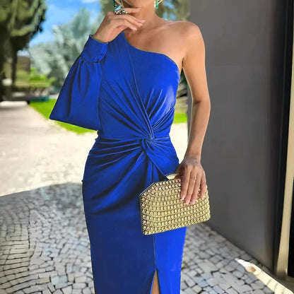 Erica - Langes Kleid mit asymmetrischer Schulter und Schlitz für Frauen