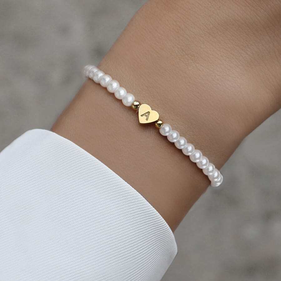 Armband aus Perlen mit eingravierten Initialen - Individualisierbares Herz-Perlenarmband