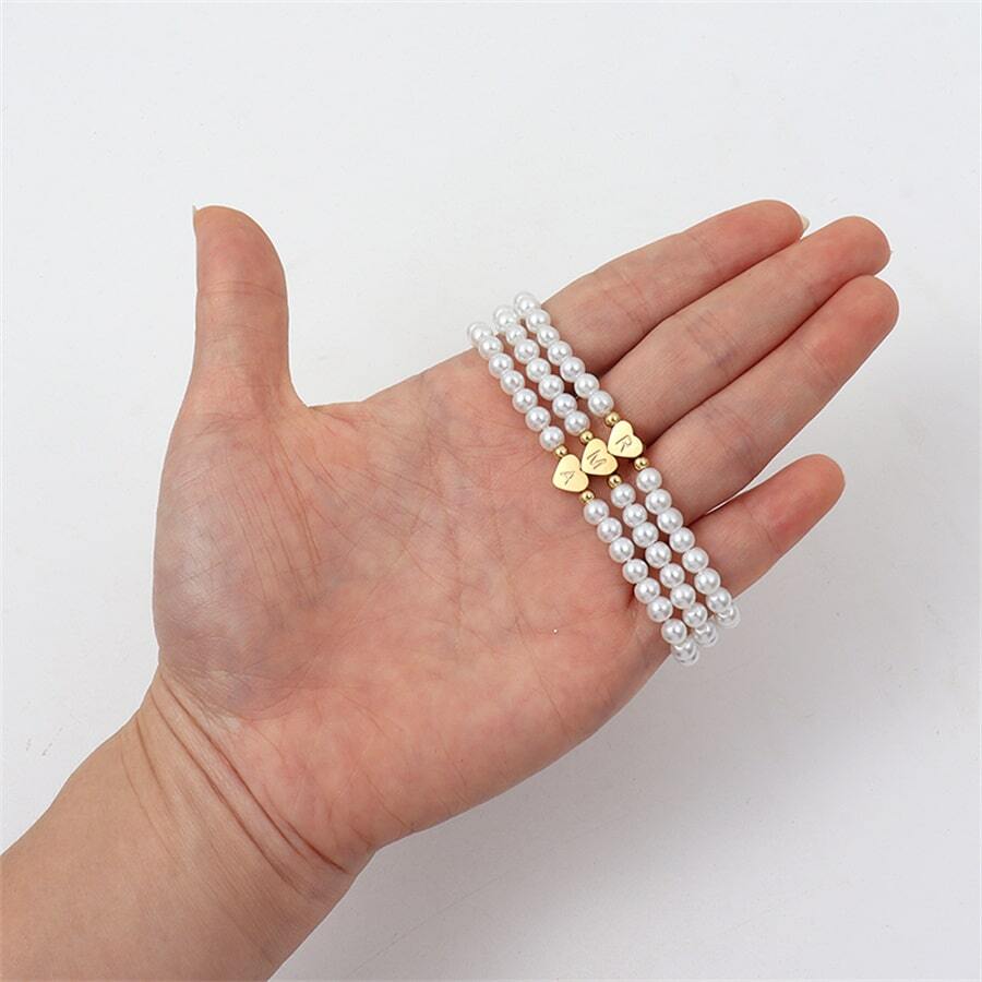 Armband aus Perlen mit eingravierten Initialen - Individualisierbares Herz-Perlenarmband