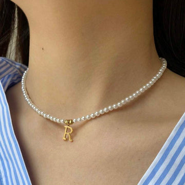 Perlenhalskette mit Initialen - Personalisierte Perlenkette