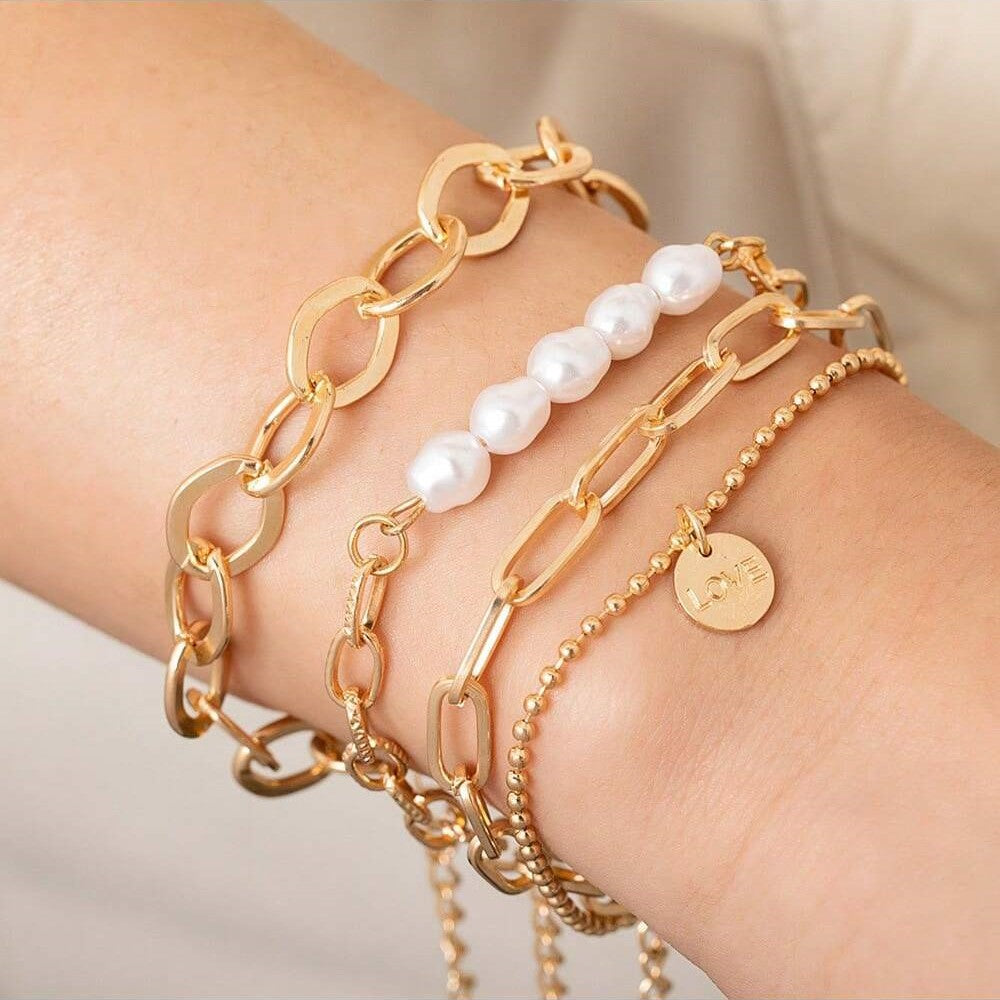 Dreiteiliges Set mit goldenen Perlenarmbändern - umfangreiches Kettenset