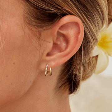 Zendaya – Kristallohrringe in Krallenform aus 18K Gold