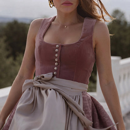 Greta - Elegantes Dirndl mit eckigem Ausschnitt