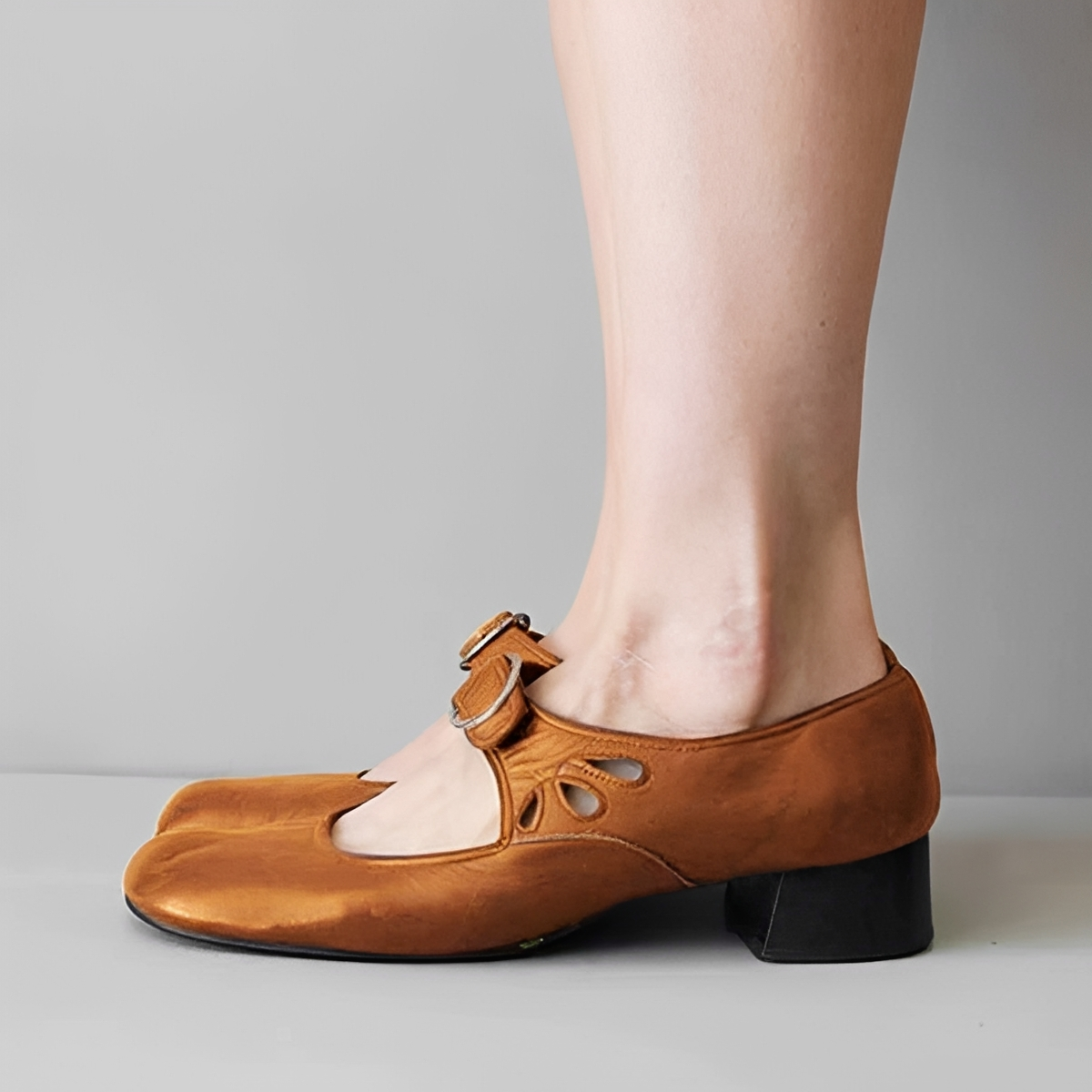 Navie - Bequeme Zehensandalen mit Rundung