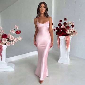 Melika - Glänzendes, figurbetontes Maxikleid