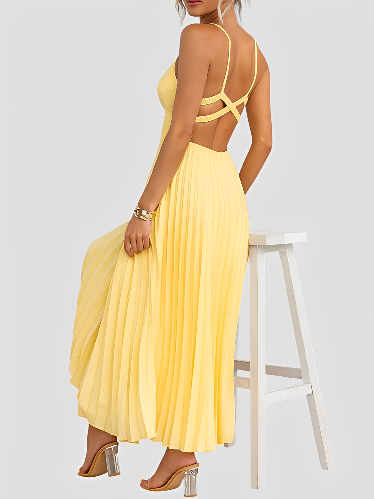 Anjanae - Stilvolles Kleid mit V-Ausschnitt und Faltenrock