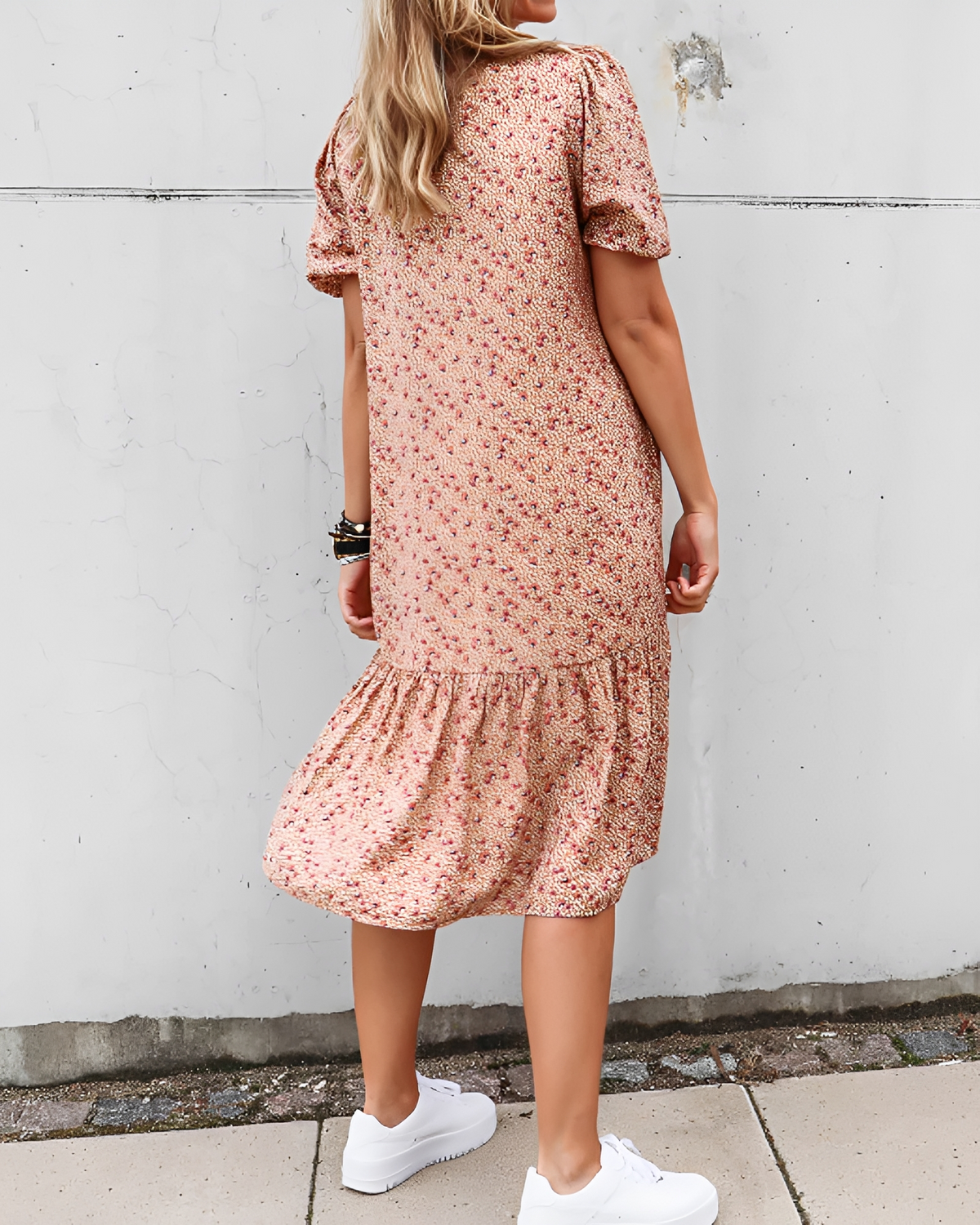 Rhiannon - Elegantes Midikleid mit V-Ausschnitt