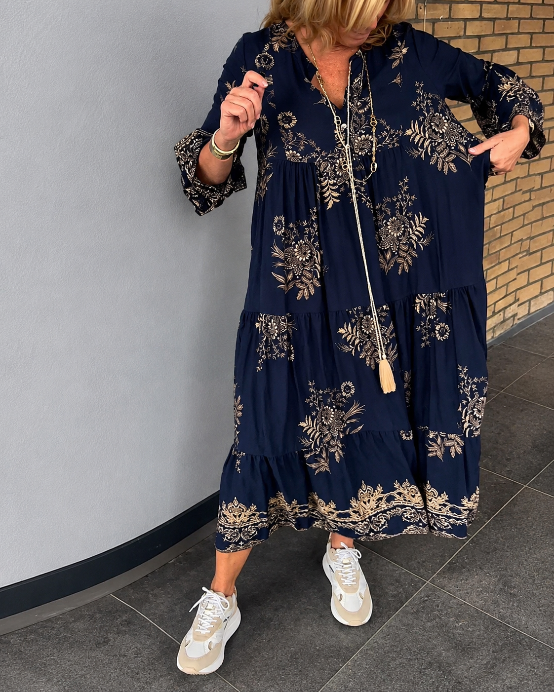 Bélise - Kleid im Retro-Stil mit V-Ausschnitt