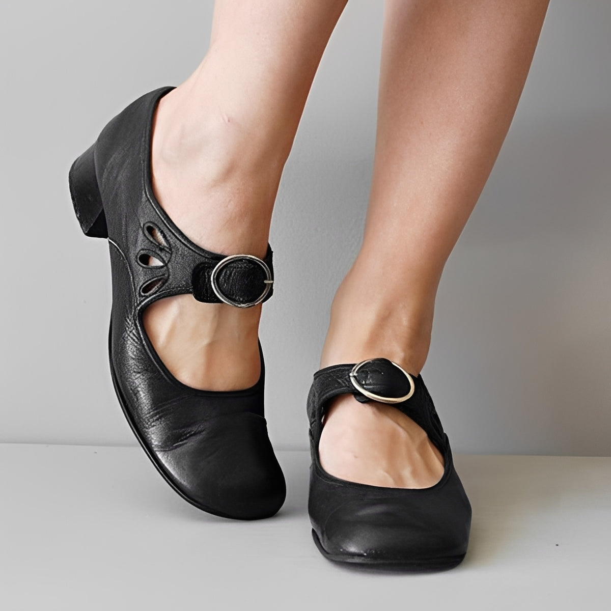 Navie - Bequeme Zehensandalen mit Rundung