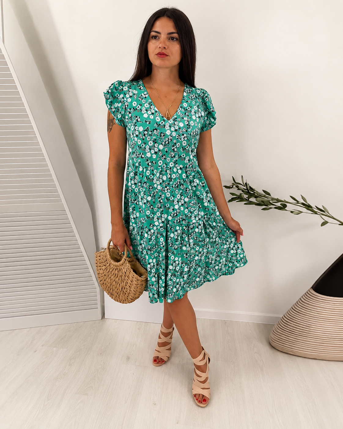 Priscilla - Stilvolles und Elegantes Kleid mit V-Ausschnitt