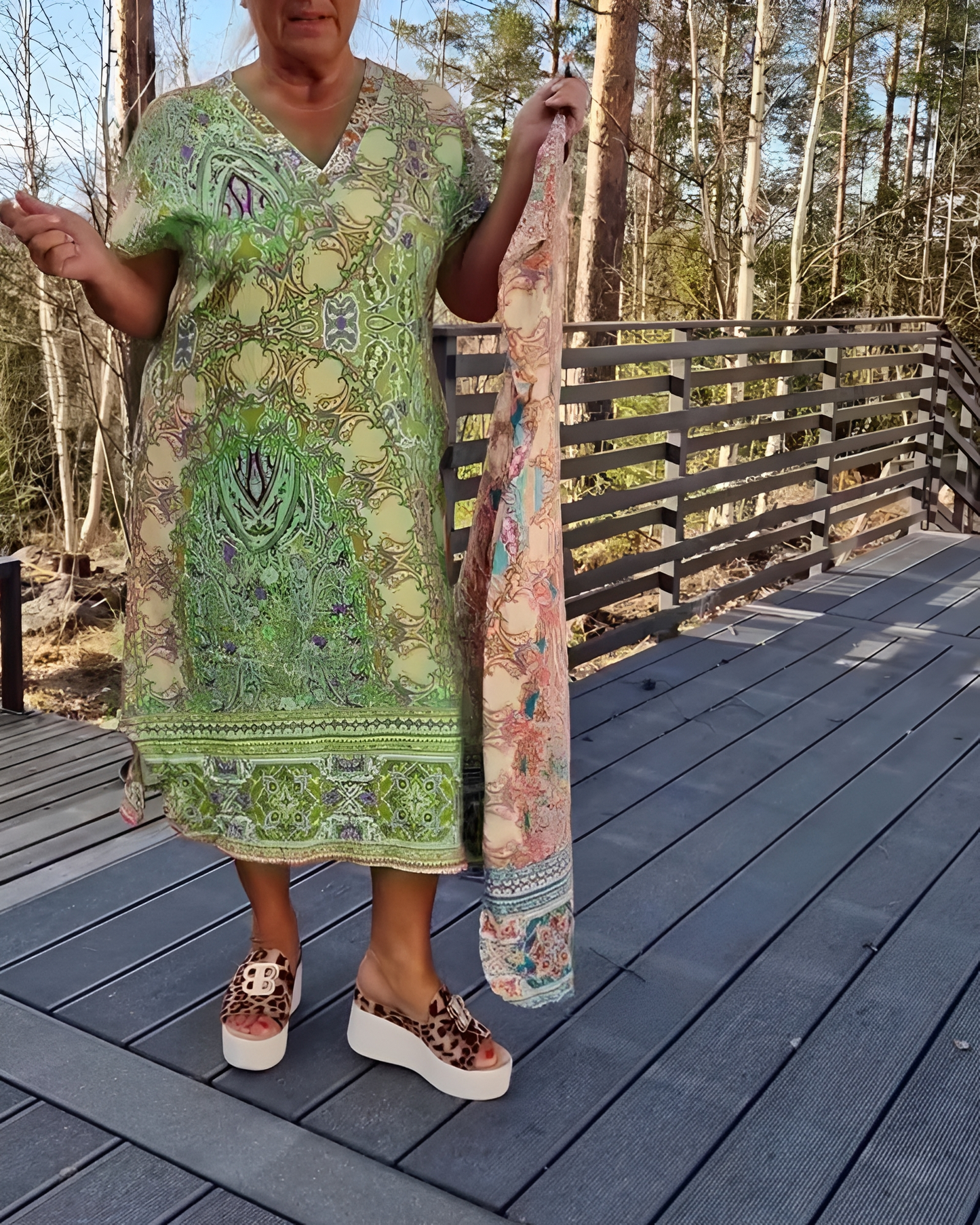 Toiana - Schickes Midikleid mit V-Ausschnitt