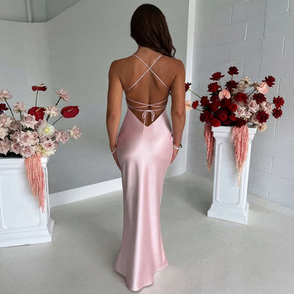 Melika - Glänzendes, figurbetontes Maxikleid