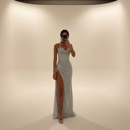 Monique - Stilvolles Maxikleid mit Schlitz