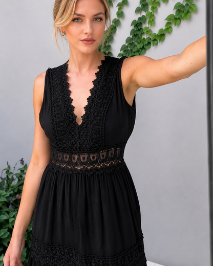 Shaquira - Elegantes Kleid mit V-Ausschnitt