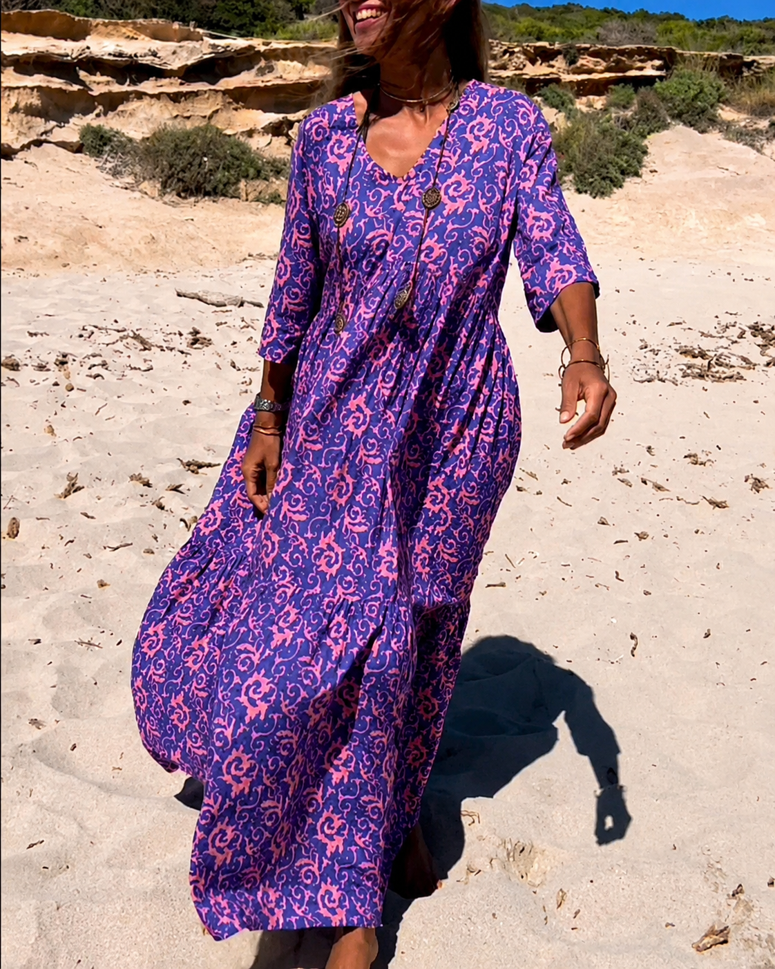 Lucienne - Schickes Kleid mit V-Ausschnitt