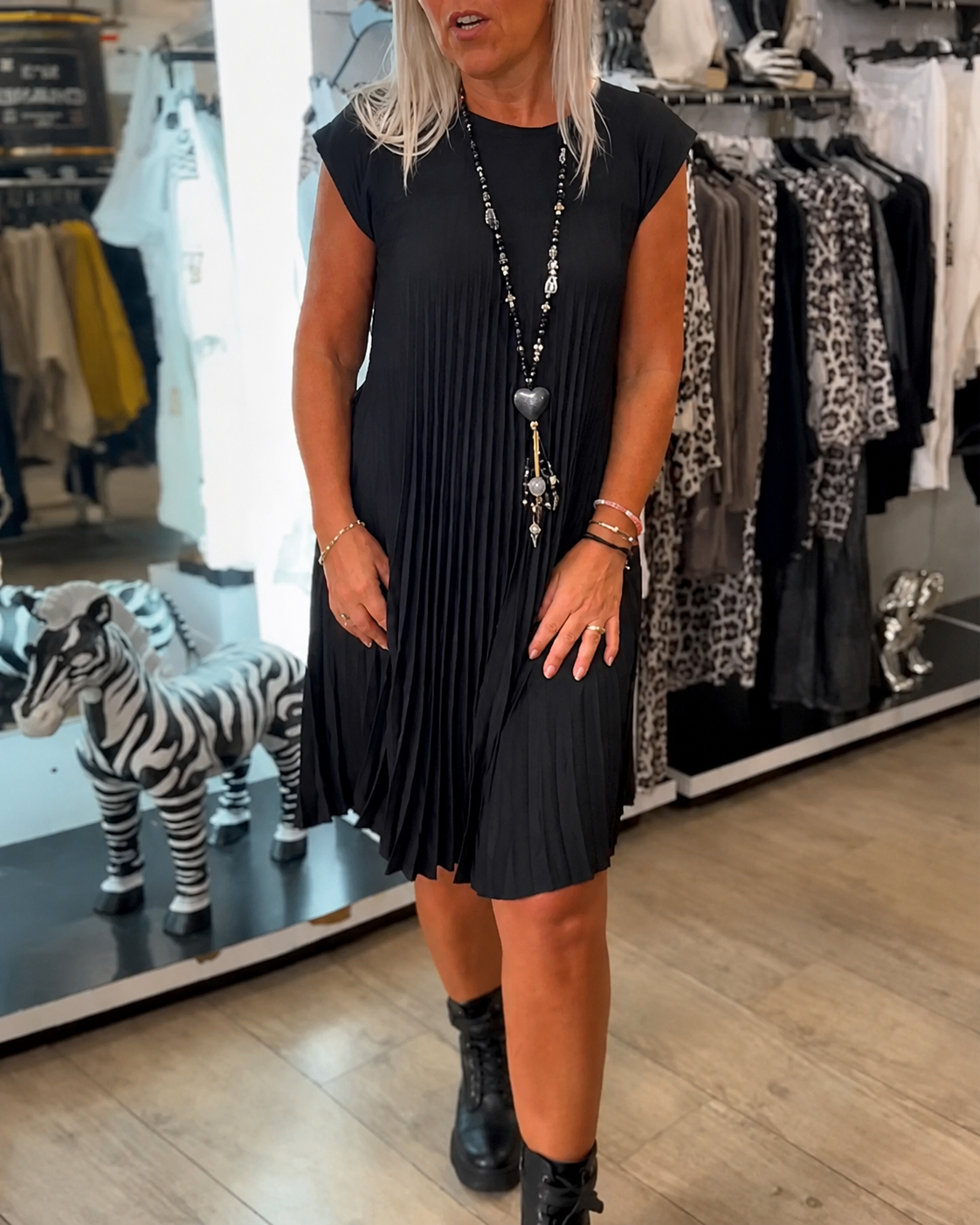 Angélique - Weites Kleid mit Plisseefalten