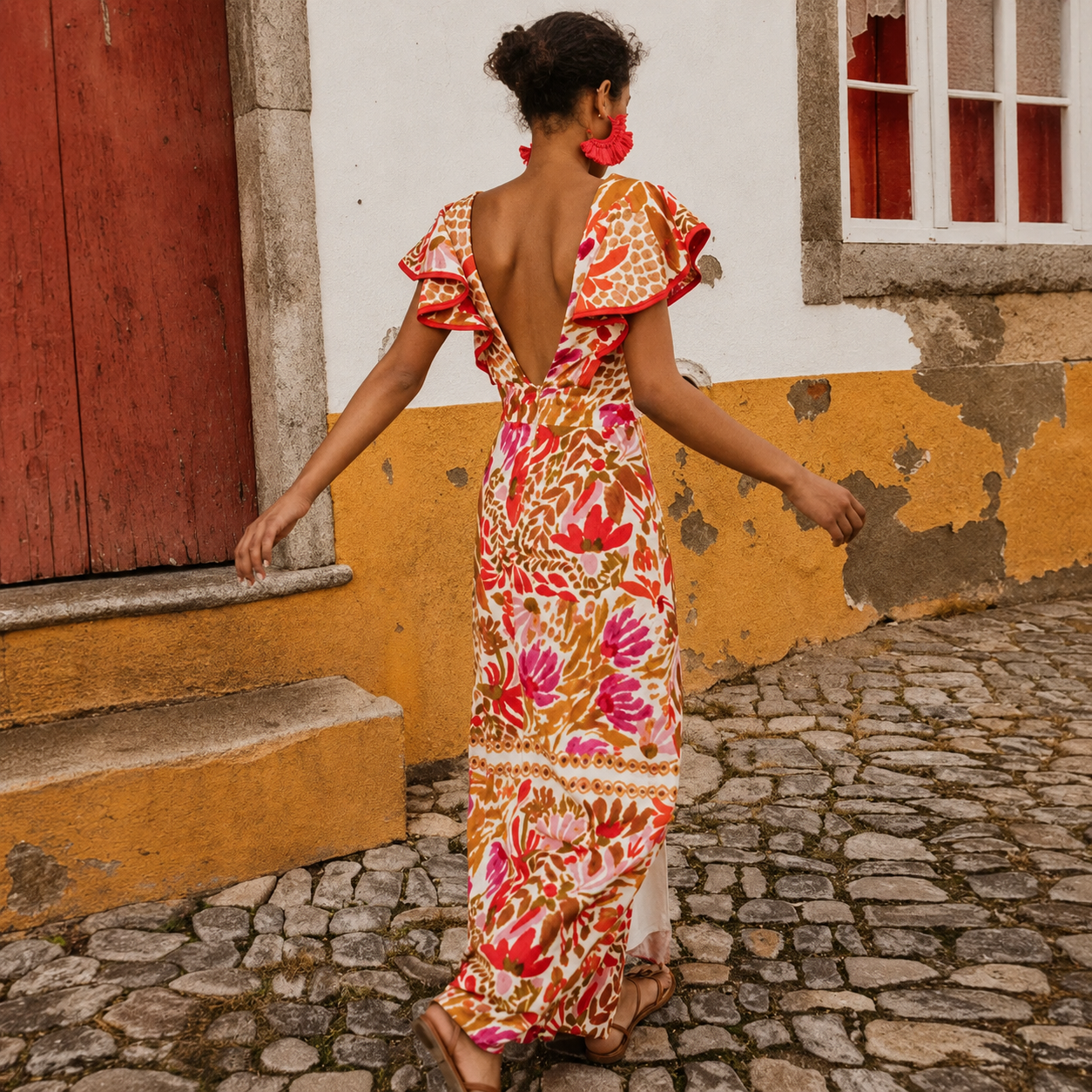 Rhian - Edles Kleid mit offenem Rücken