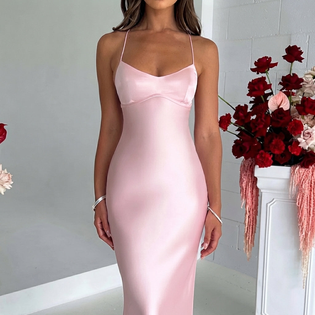 Melika - Glänzendes, figurbetontes Maxikleid