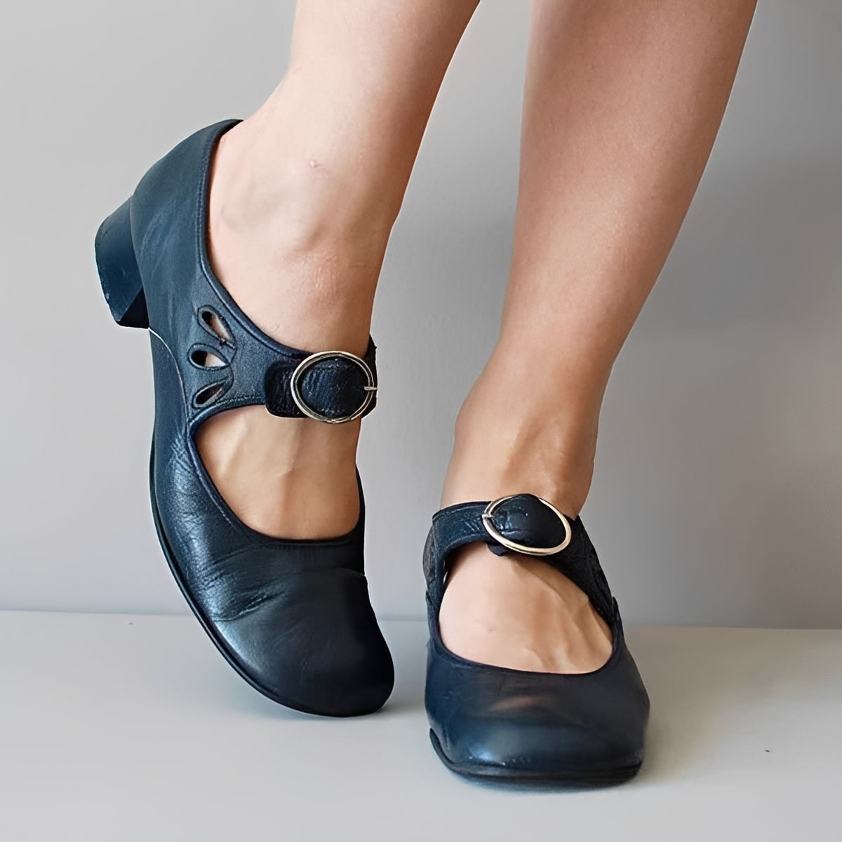 Navie - Bequeme Zehensandalen mit Rundung