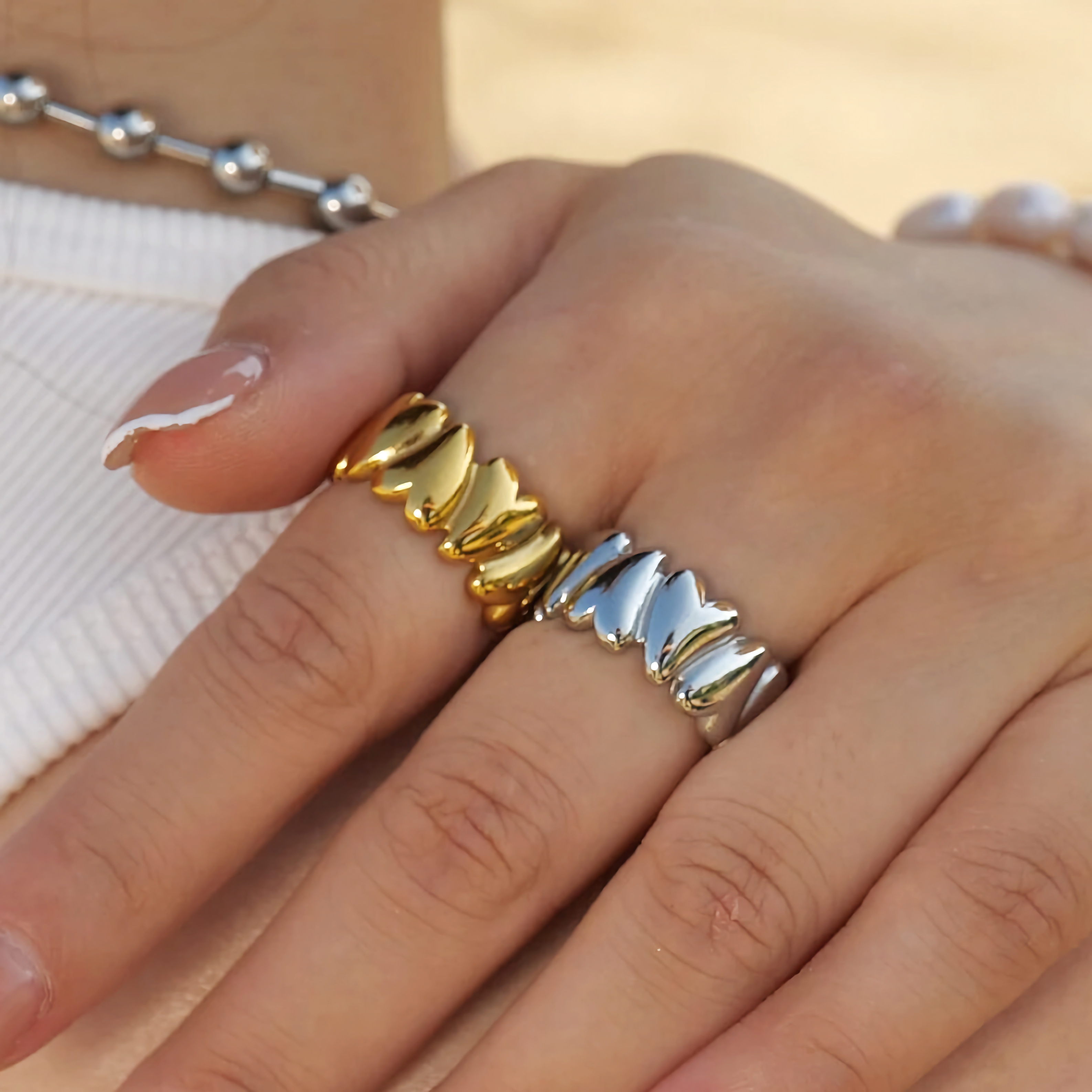 Elena – Unbeständiger Herzring in Gold