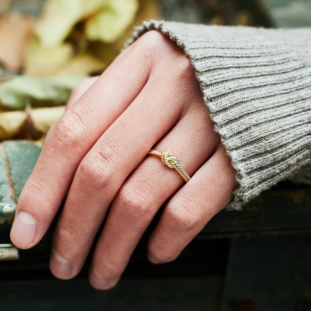 Knotenring mit Engelschnur - Gold und Silber