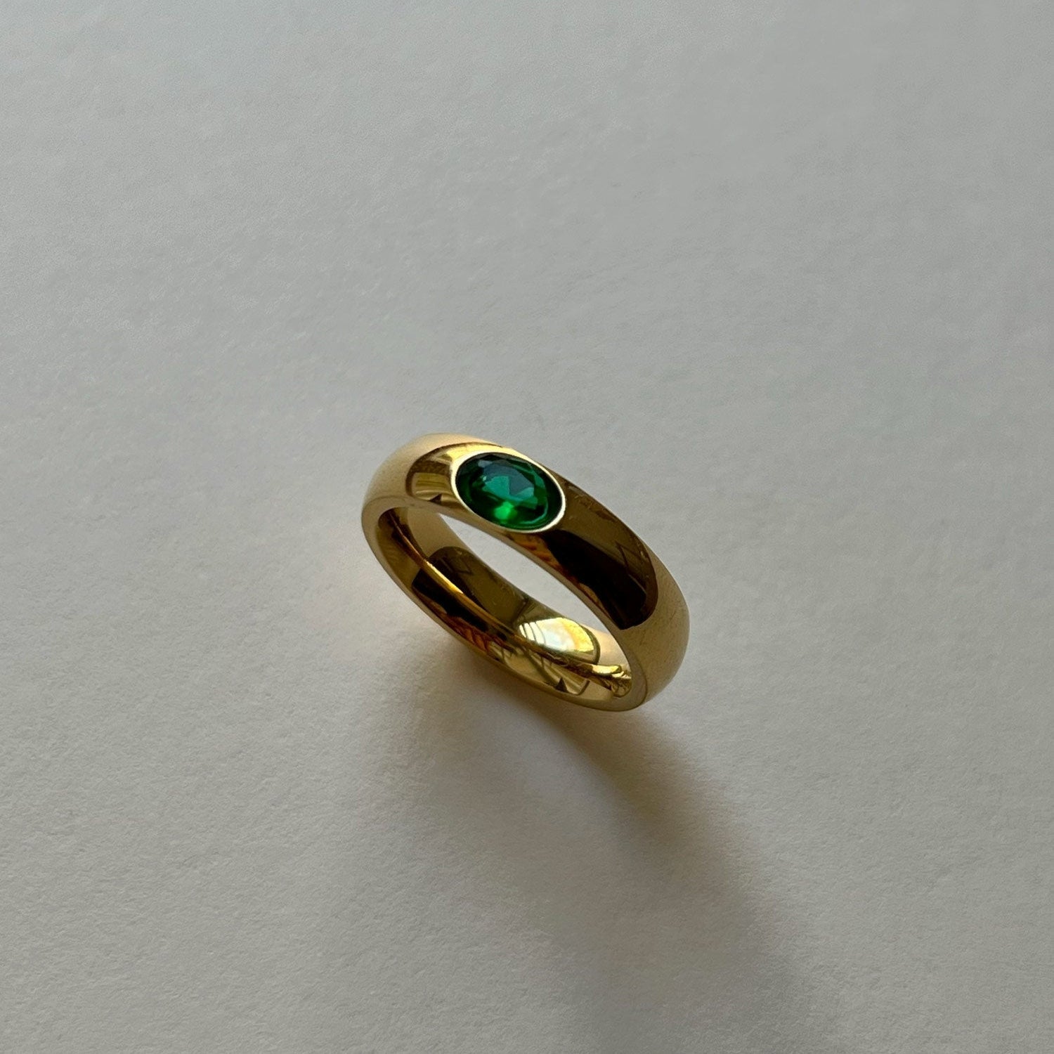 Goldring mit Smaragd