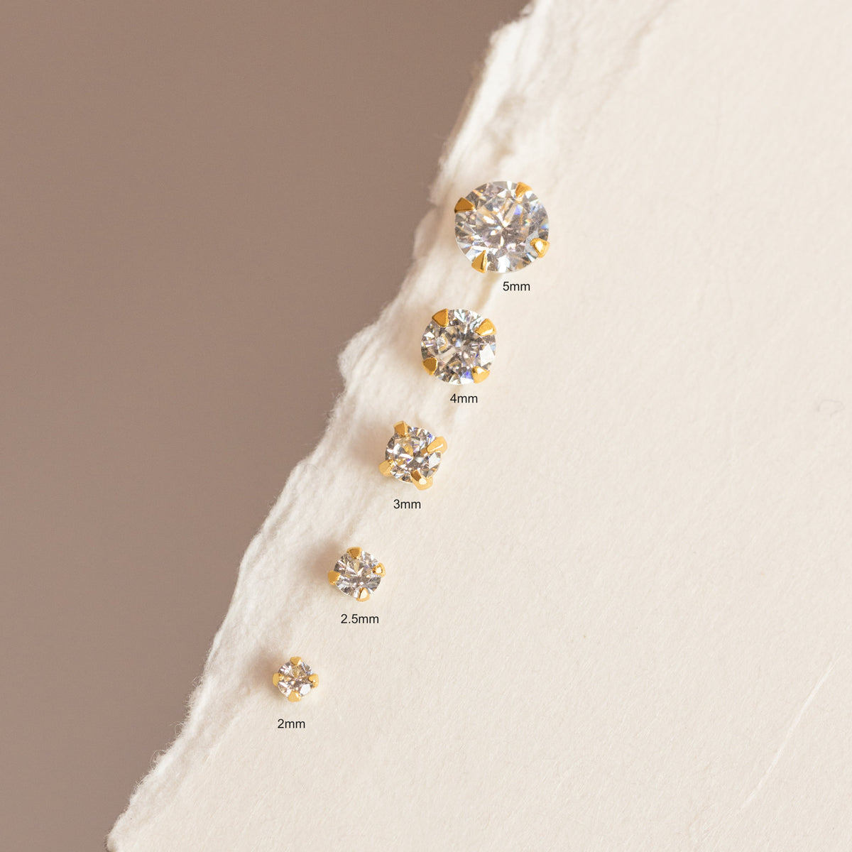 Sloane - Kleine Ohrringe mit 2mm Glanz