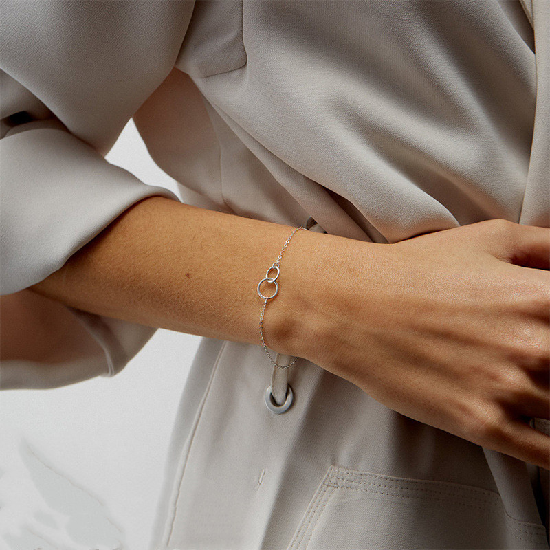 Verschlungene Ringarmband - Eingewobene Ringe