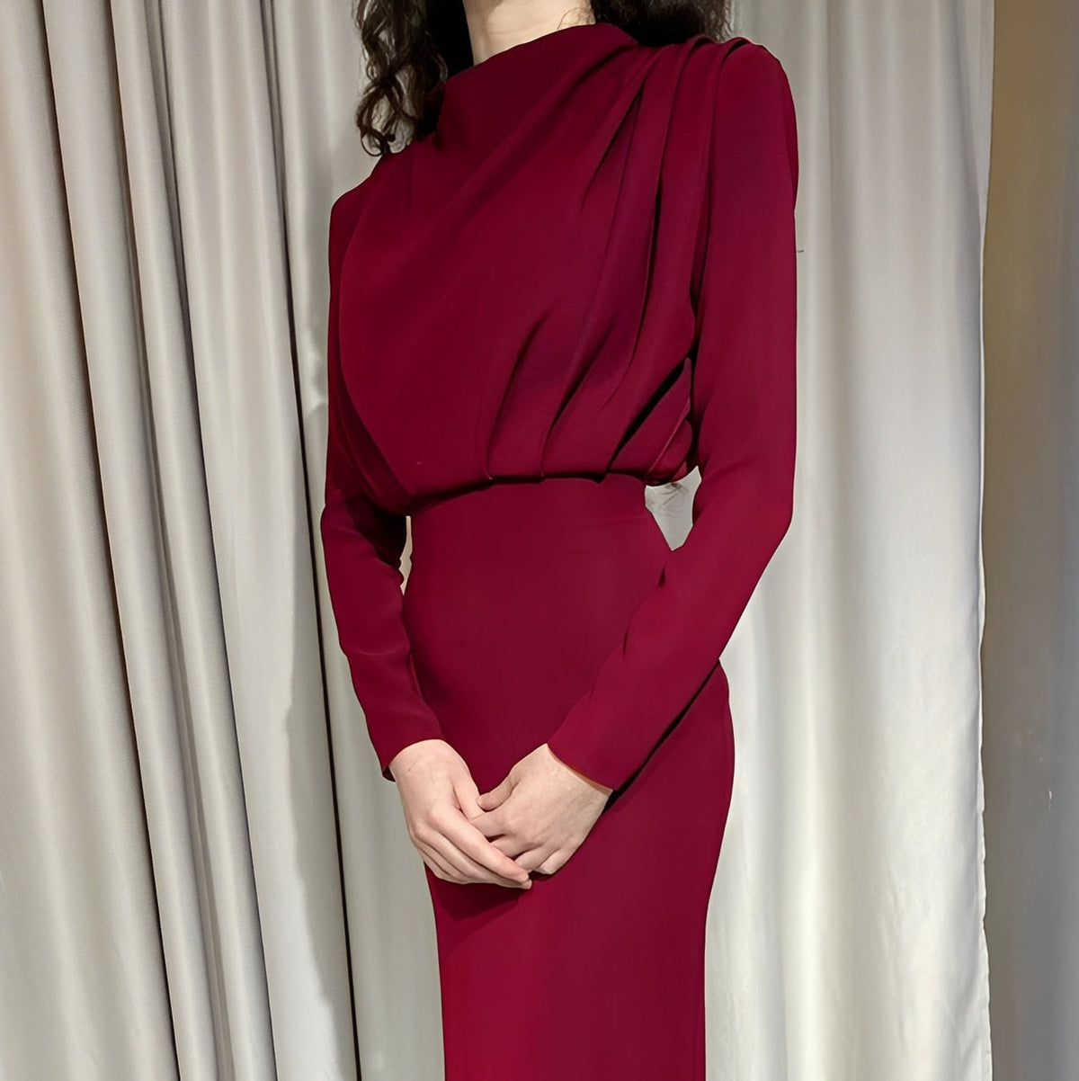 Bonnie - Elegantes, drapiertes Midi-Kleid für Frauen