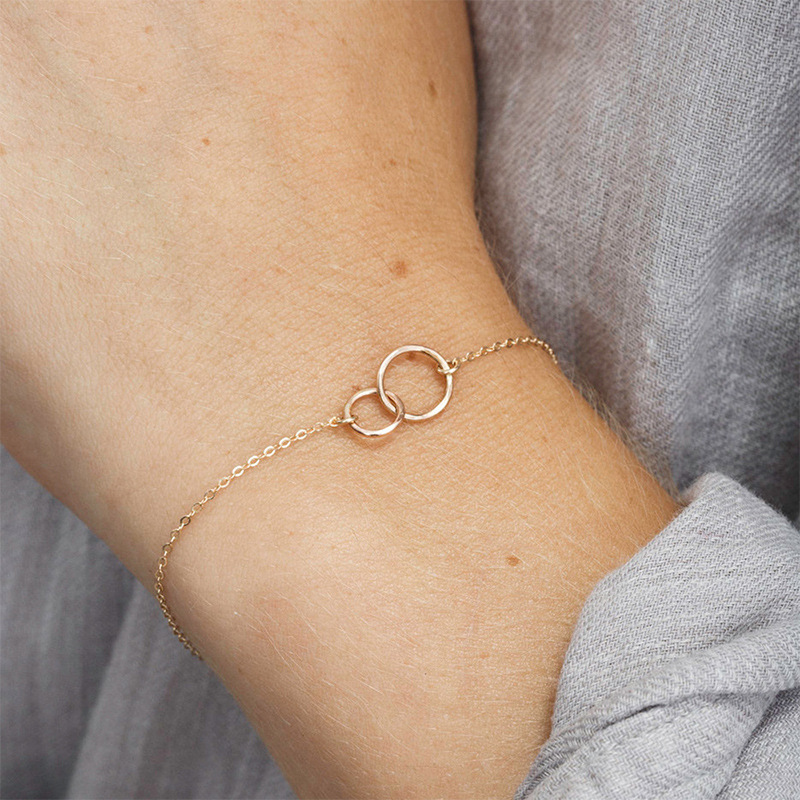 Verschlungene Ringarmband - Eingewobene Ringe
