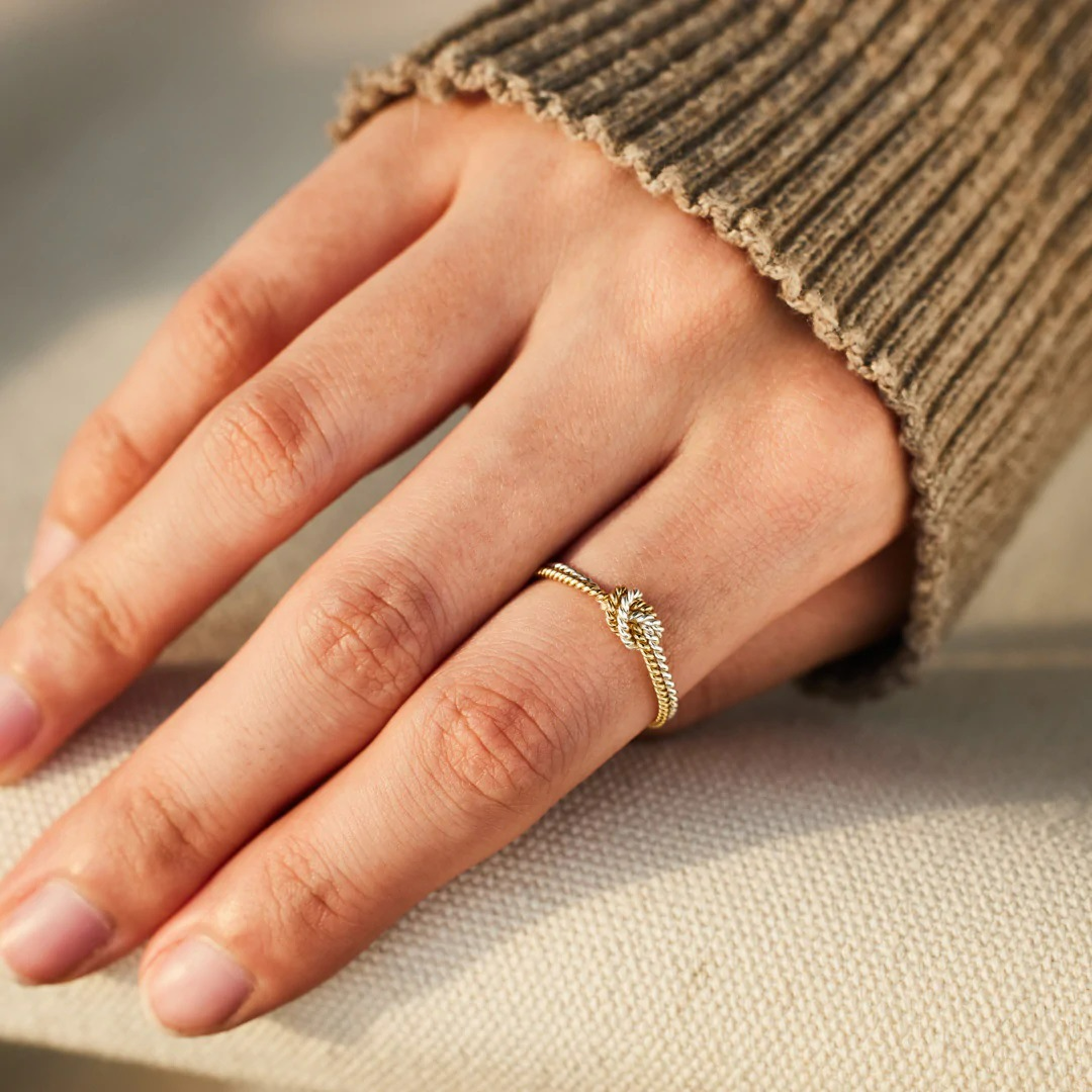 Knotenring mit Engelschnur - Gold und Silber