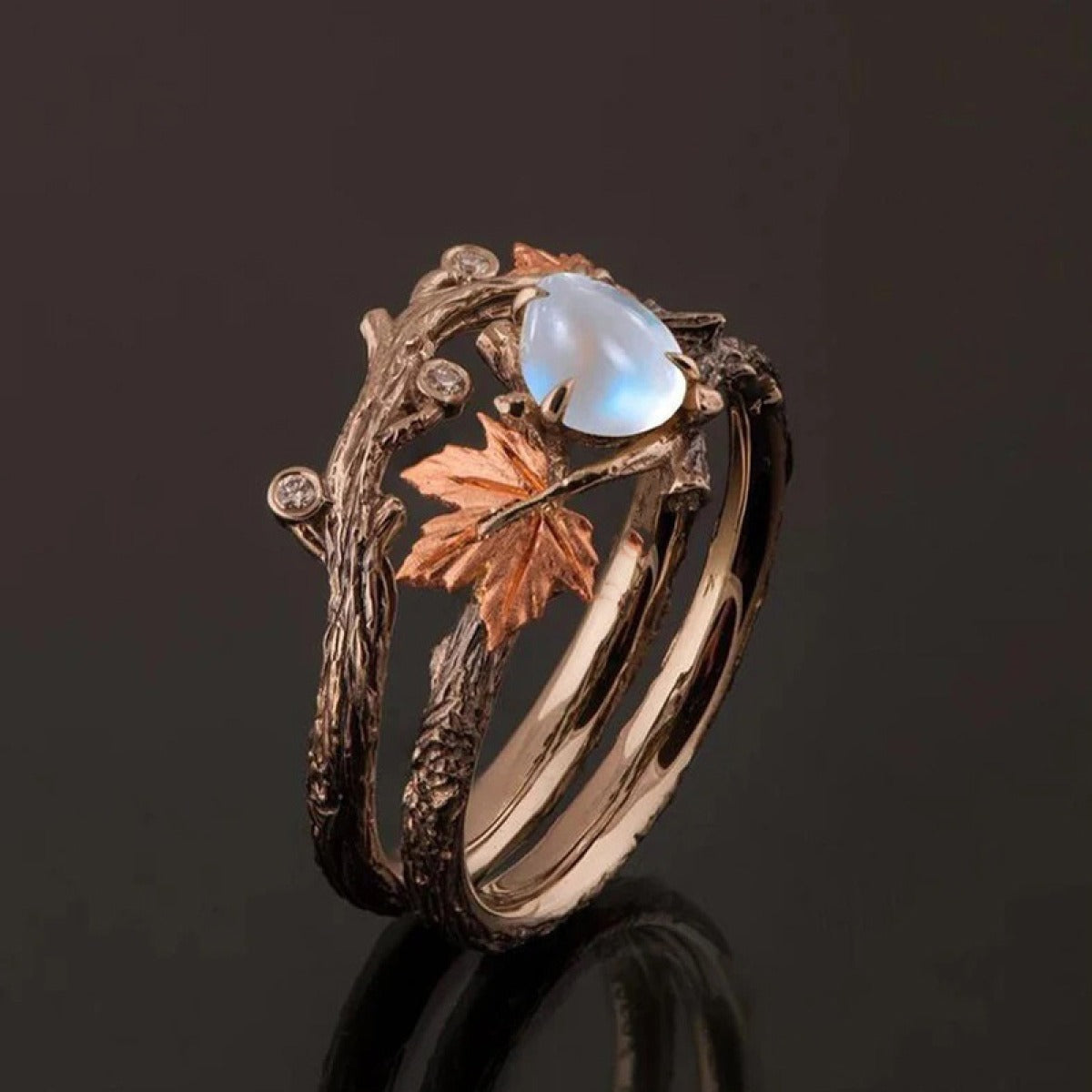 Ysia – Ring mit Mondstein im naturnahen Stil