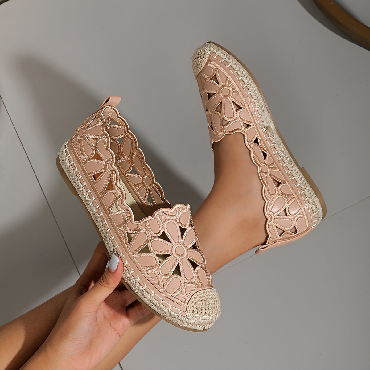 Alyssa - Elegante flache Sandalen mit Ausschnitten für Frauen