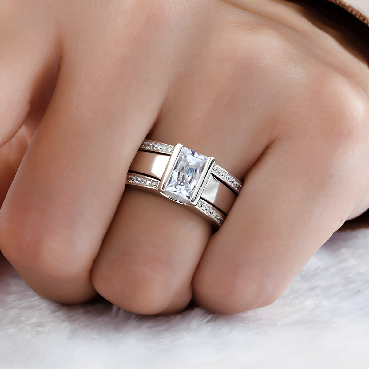 Vivienne – Vintage-Ring mit integriertem Kristall