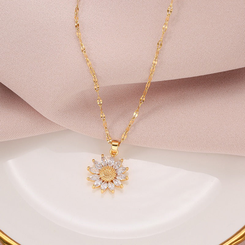Jennie – Kette mit Kristall-Sonnenblume und goldfarbener Oberfläche