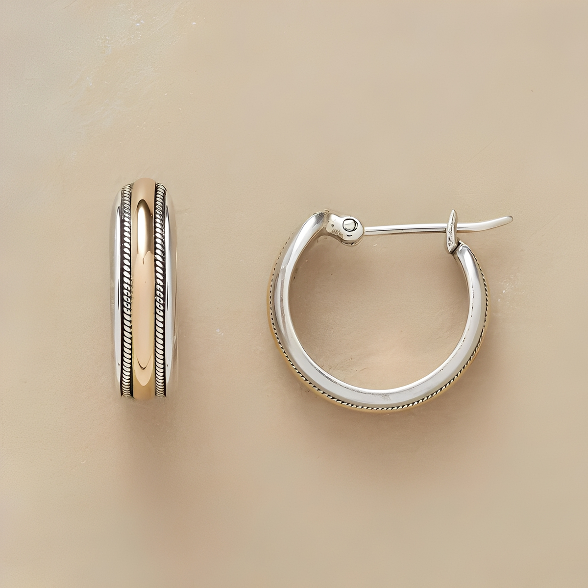 Lea – Silberne Creolen mit goldener Vintage-Linie