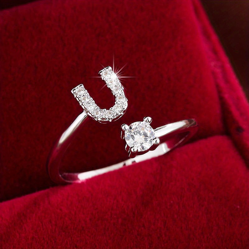 Nova – Moderner offener Ring mit Buchstaben und Zirkonia