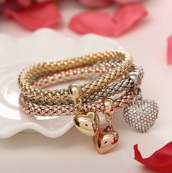 Aria – Metallarmband mit stabilen Herzen