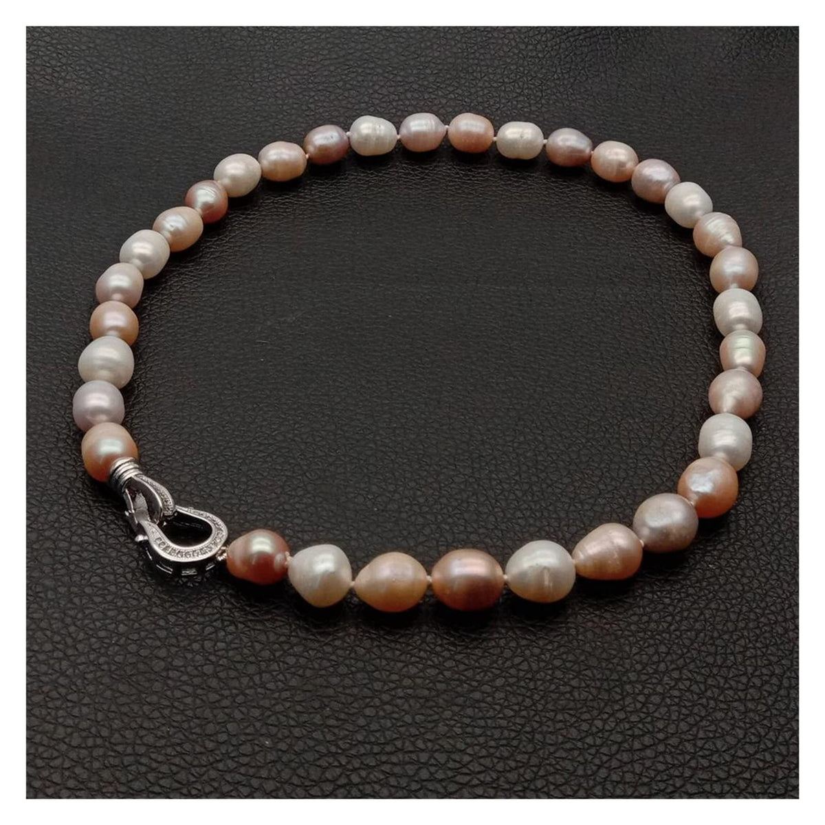 Nahia – Kette mit farbigen Perlen