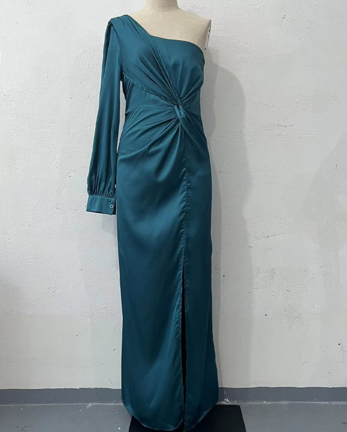 Helena - Elegantes Kleid mit einer Schulter und Schlitz für Frauen