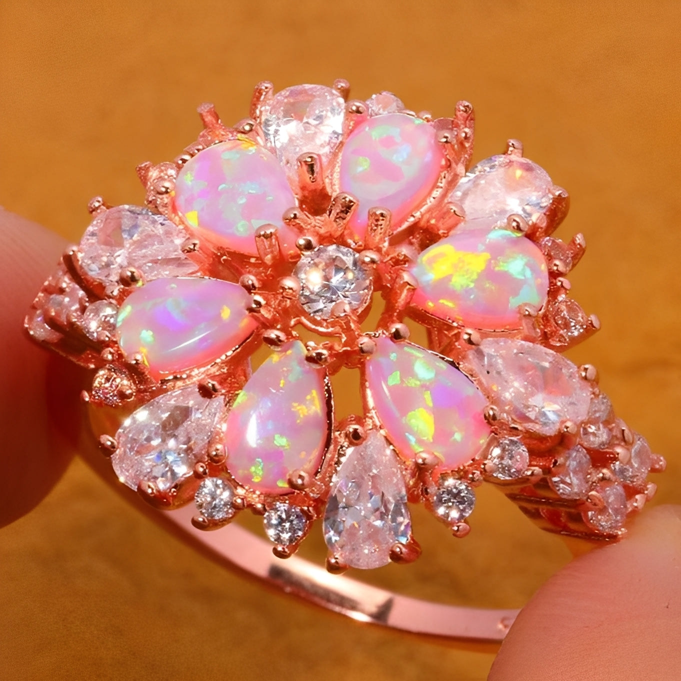 Rian – Eleganter Ring mit Feueropal-Blüte