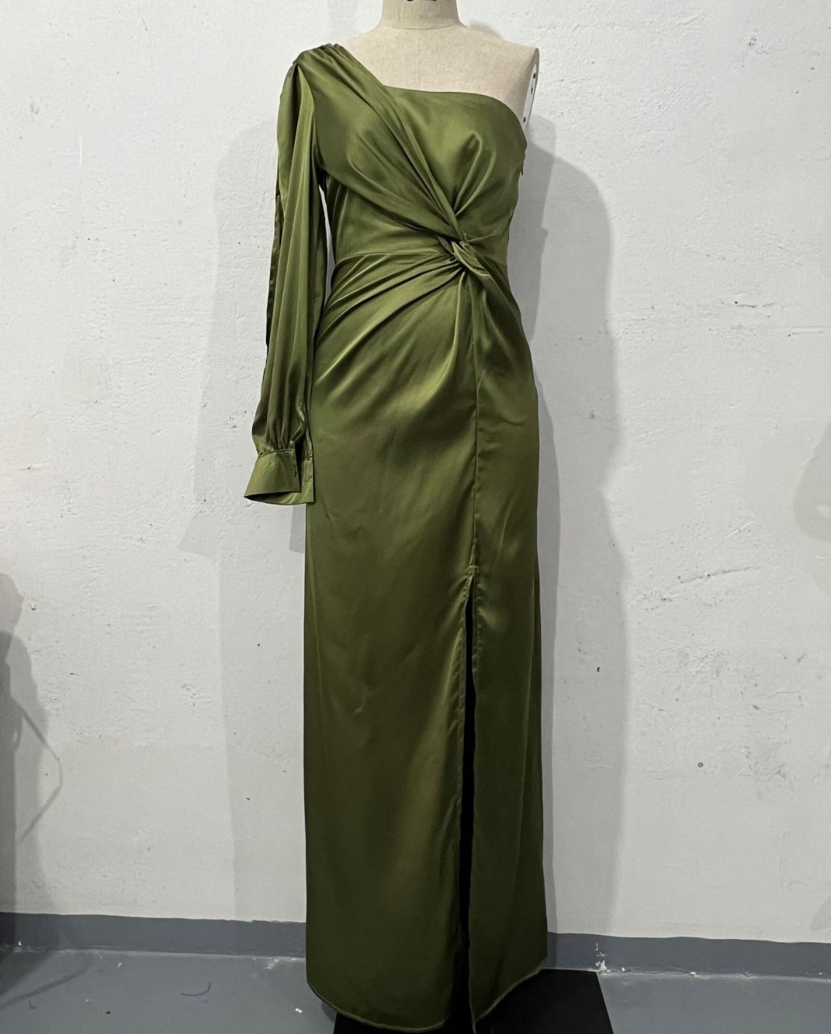 Helena - Elegantes Kleid mit einer Schulter und Schlitz für Frauen